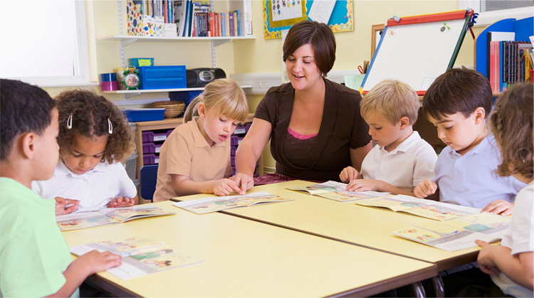 Enfants à l'école maternelle