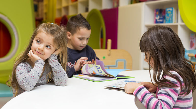 Qu'apporte l'école maternelle aux jeunes enfants ? - Pomme d'Api