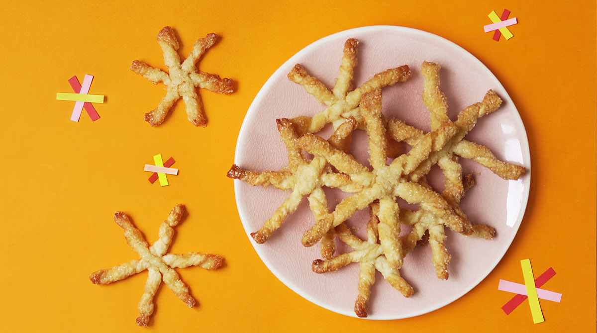 © Photo : Hélo-Ita. “Recette : les étoiles de Noël”, Pomme d'Api n°670, décembre 2021.